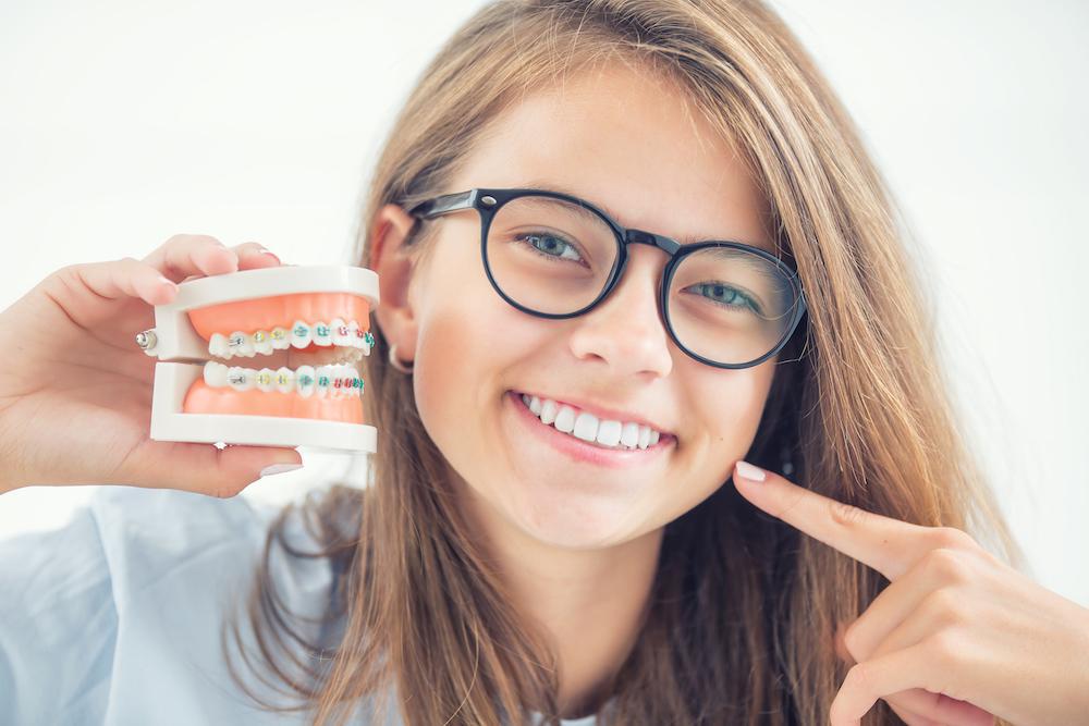 Choosing an Orthodontist versus Dentist for Orthodontics | Glow